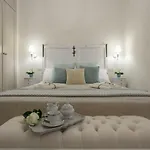 Accademia Gallery Charming Апартаменты *